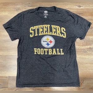 Used NFL Team Apperal Pittsburgh Steelers Gray T Shirt Size Large.